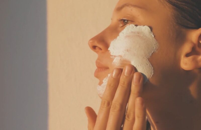 Zrela koža treba SPF sa retinolom i peptidima za anti-age zaštitu i poboljšanje elastičnosti.